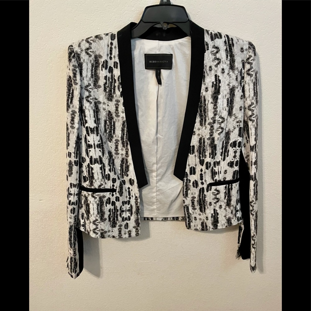 BCBG JACKET SIZE MEDIUM